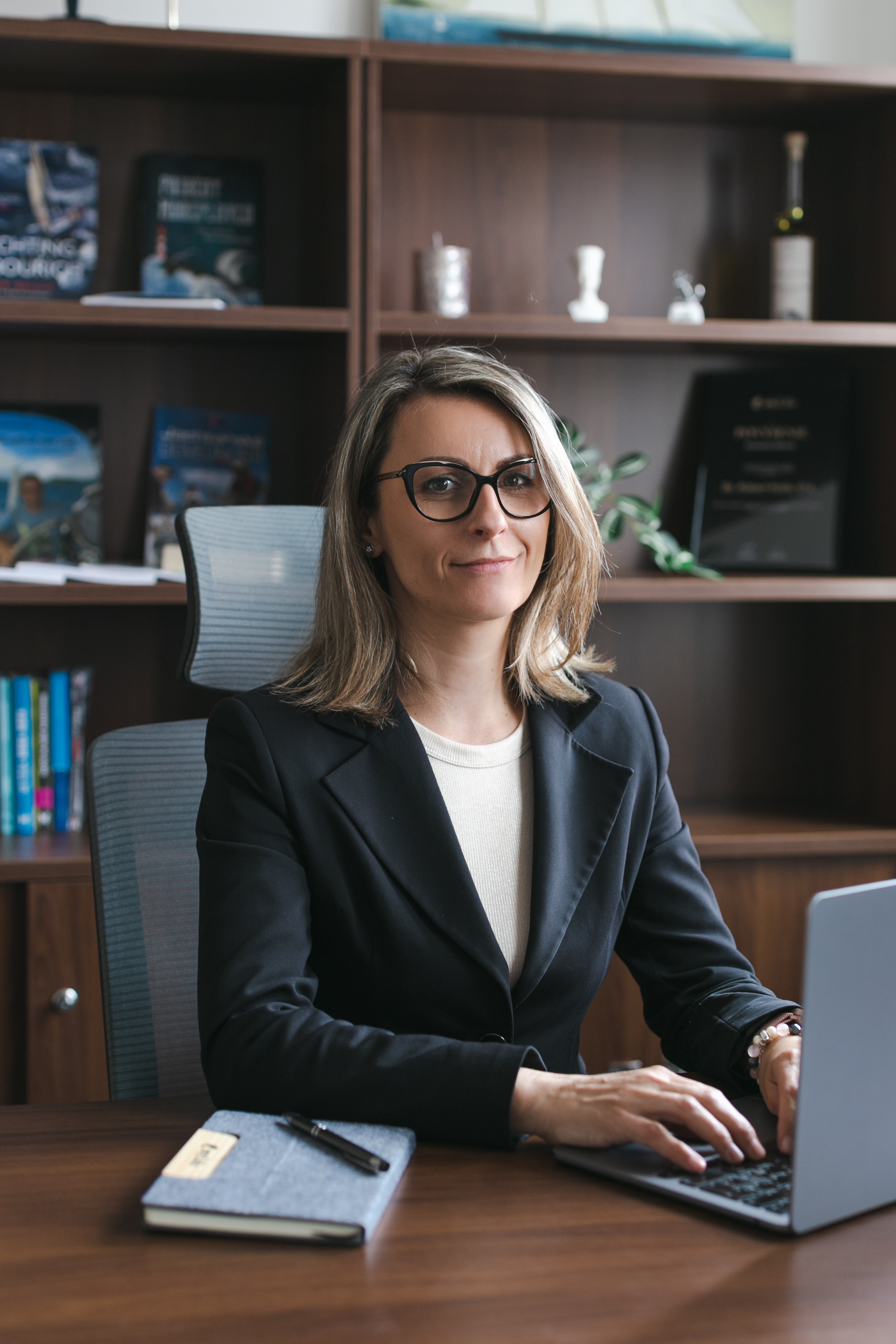 Ing. Jana Gašparovičová pri práci - finančné poradenstvo a reality Nitra